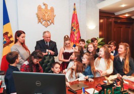 В здании Администрации Президента прошел новогодний утренник для детей сотрудников президентского аппарата
