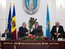Nicolae Timofti a participat la lansarea cărții „Labirintul destinului”, semnată de primul președinte al Republicii Moldova, Mircea Snegur