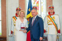 Igor Dodon a conferit distincții de stat unor doamne remarcabile din Republica Moldova