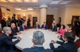 Президент Республики Молдова начал дискуссии с лидерами ПСРМ, ДПМ и блока ACUM