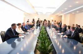 Игорь Додон провел встречу с делегацией Правительства России