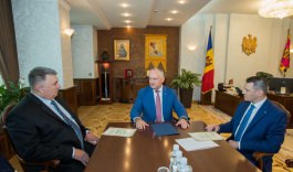 Președintele țării a avut o întrevedere cu familiile piloților moldoveni Lionel Buruiană și Mihail Crihan