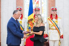 Игорь Додон вручил высокие государственные награды группе граждан Республики Молдова