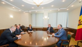 Президент Молдовы провел рабочую встречу с Послом России