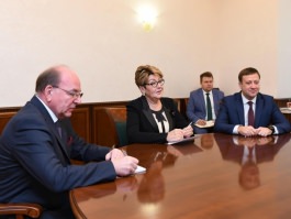 Глава государства провел встречу с руководителем Россотрудничества
