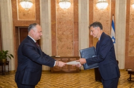 Президент Республики Молдова Игорь Додон получил верительные грамоты от семи послов