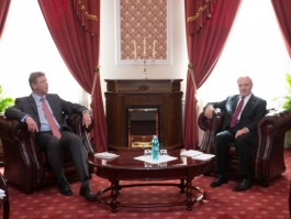 Президент Николае Тимофти провел встречу с европейским комиссаром по расширению и политике соседства Штефаном Фюле