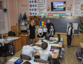 Игорь Додон посетил два учебных заведения в Бельцах