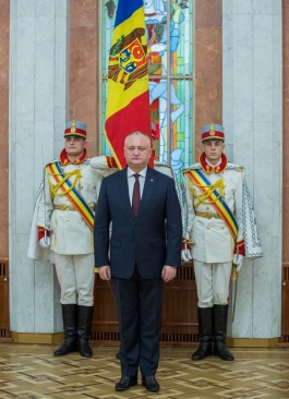 Igor Dodon a conferit înalte distincții de stat și Diploma de Onoare unui grup de militari
