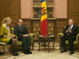 Moldovan president awards Order of Honour to European Commission official