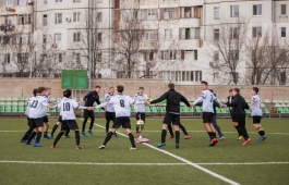 Igor Dodon a înmînat Cupa Președintelui învingătorilor turneului de fotbal între liceeni