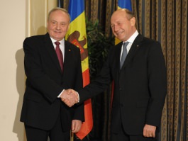 Moldovan, Romanian presidents have phone conversation on EU integration