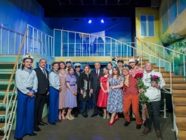 Şeful statului a vizitat Teatrul Dramatic de Stat pentru Tineret „De pe strada Trandafirilor”