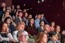 Глава государства посетил Государственный молодежный драматический театр «С улицы Роз»