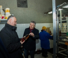 Igor Dodon a vizitat întreprinderea „Vinurile Comratului”