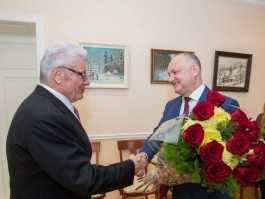 Игорь Додон поздравил Петра Лучинского с 80-летием