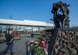 Глава государства посетил кишиневский Мемориал жертвам фашизма