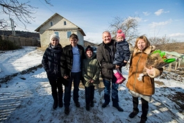 Igor Dodon a vizitat cîteva familii cu mulți copii din raionul Hîncești