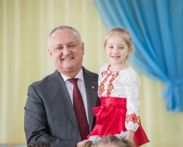 Igor Dodon a vizitat grădinița-creșă „Scufița Roșie” din satul Doroțcaia