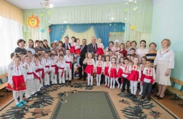 Игорь Додон посетил детский сад «Красная шапочка» в селе Дороцкая
