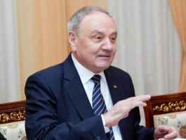 President meets group of friendship with Moldova at French National Assembly