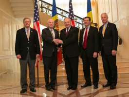 John McCain: „Moldova may count on the Unites States’ support”