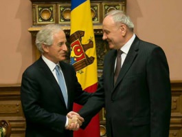 President Nicolae Timofti meets U.S. senator