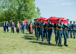 Șeful statului a participat la ceremonia de reînhumare a 45 de soldați ai Armatei Roșii
