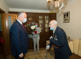Igor Dodon a efectuat o vizită la veteranul Vasilii Dîcov