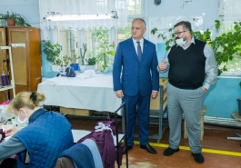 Глава государства ознакомился с работой двух экономических агентов из Каларашского района