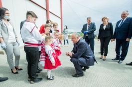 Президент Молдовы ознакомился с работой трех предприятий из Единецкого района