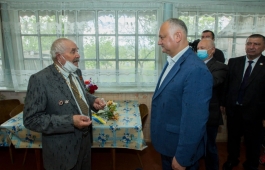 Глава государства вручил Орден Республики двум ветеранам из района Штефан-Водэ