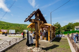Игорь Додон принял участие в чине освящения отремонтированного колодца в село Садова