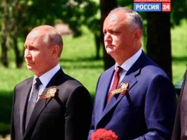 Igor Dodon laid flowers at Tomb of Unknown Soldier in Alexander Garden, Moscow