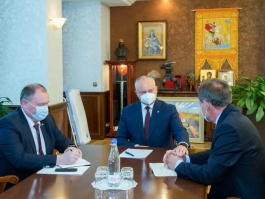 Președintele țării a semnat Decretele cu privire la numirea Ambasadorilor Republicii Moldova în China și Estonia
