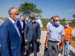 Глава государства ознакомился со строительством участка автомобильной дороги между сёлами Конгаз и Баурчи в Гагаузской автономии