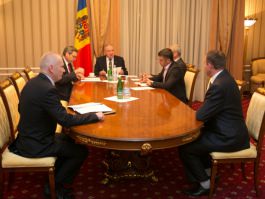 President Nicolae Timofti reappoints five judges