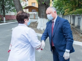 Президент страны посетил Национальный центр переливания крови в Кишиневе