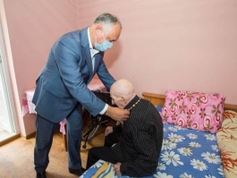 Președintele țării a conferit Ordinul Republicii unui veteran din satul Ghelăuza, raionul Strășeni