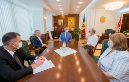 Игорь Додон провел встречу с представителями Конгресса азербайджанцев и Армянской общины Молдовы