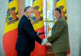 Igor Dodon a înmânat înalte distincții de stat unui grup de cetățeni