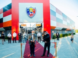Igor Dodon a participat la deschiderea festivă a Arenei de fotbal pe plajă din Chişinău