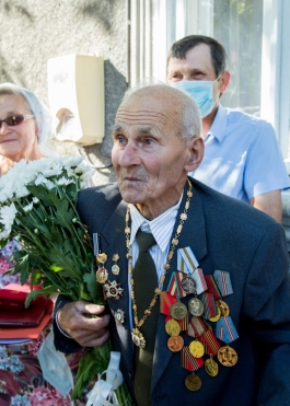 Șeful statului a oferit Ordinul Republicii la doi veterani din raionul Sîngerei