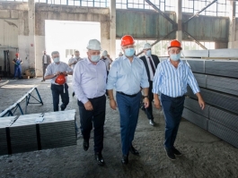 Президент ознакомился с работой металлургического предприятия в Тараклийском районе