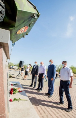 Президент Республики Молдова посетил два памятника в Тараклии и Твардице