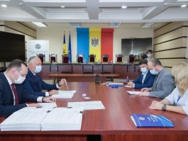 Инициативная группа подала необходимые подписи для регистрации Игоря Додона на президентских выборах