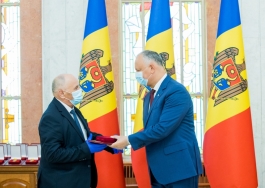 Президент Республики Молдова вручил государственные награды группе медицинских работников
