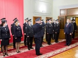 Игорь Додон вручил высокие государственные награды четырем коллективам из Кишинева