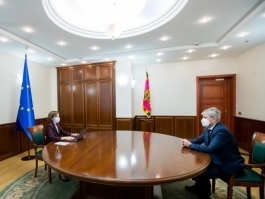 Президент Майя Санду провела встречу с директором Национального центра по борьбе с коррупцией Русланом Флочей