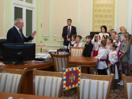 Președintele Republicii Moldova, Nicolae Timofti, a primit un grup de elevi și profesori de la liceele cu predare în limba română din regiunea transnistreană